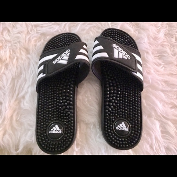 New adidas slippers - Picture 3 of 5